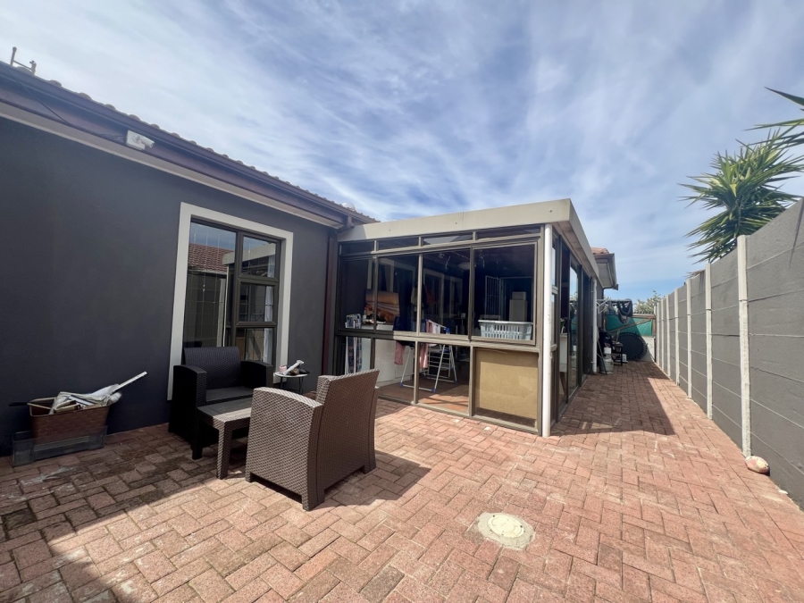 5 Bedroom Property for Sale in Parklands Western Cape